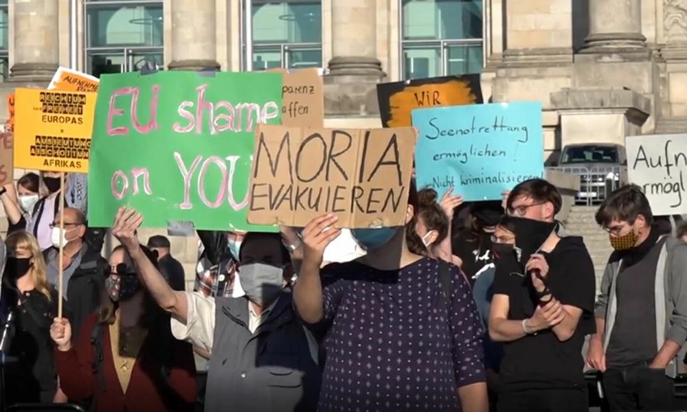 Πορεία διαμαρτυρίας στο Βερολίνο για τη Μόρια